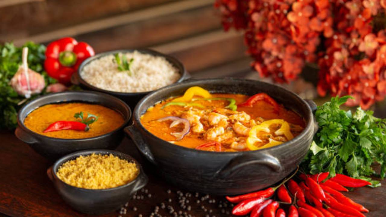 Diversidade culinária brasileira: Pratos de comida de rua de Salvador